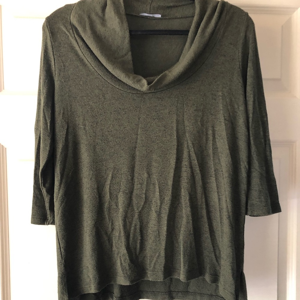 Adorable cowl neck lightweight sweater!